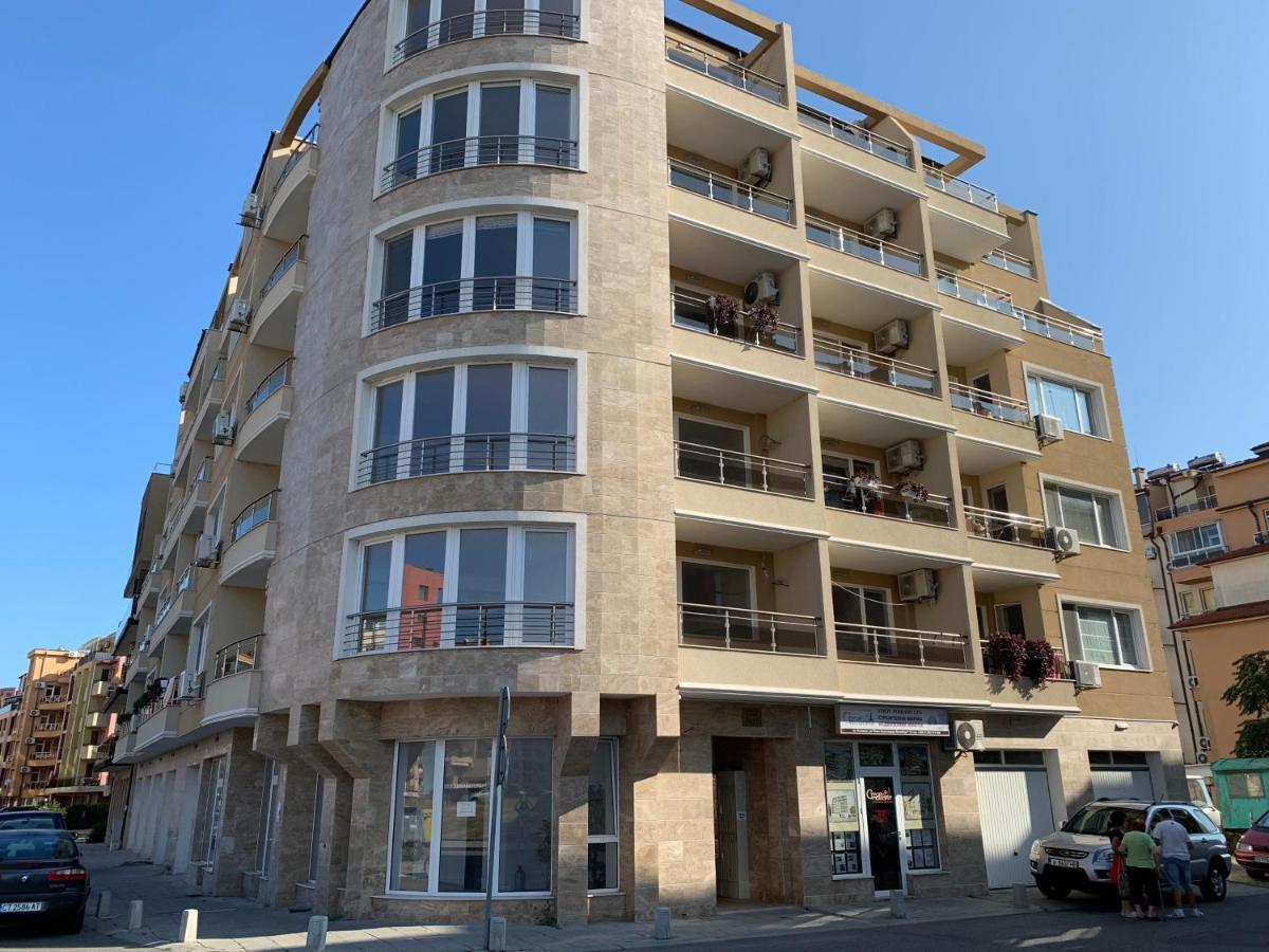 Sunny Days Luxury Apartment Поморие Екстериор снимка