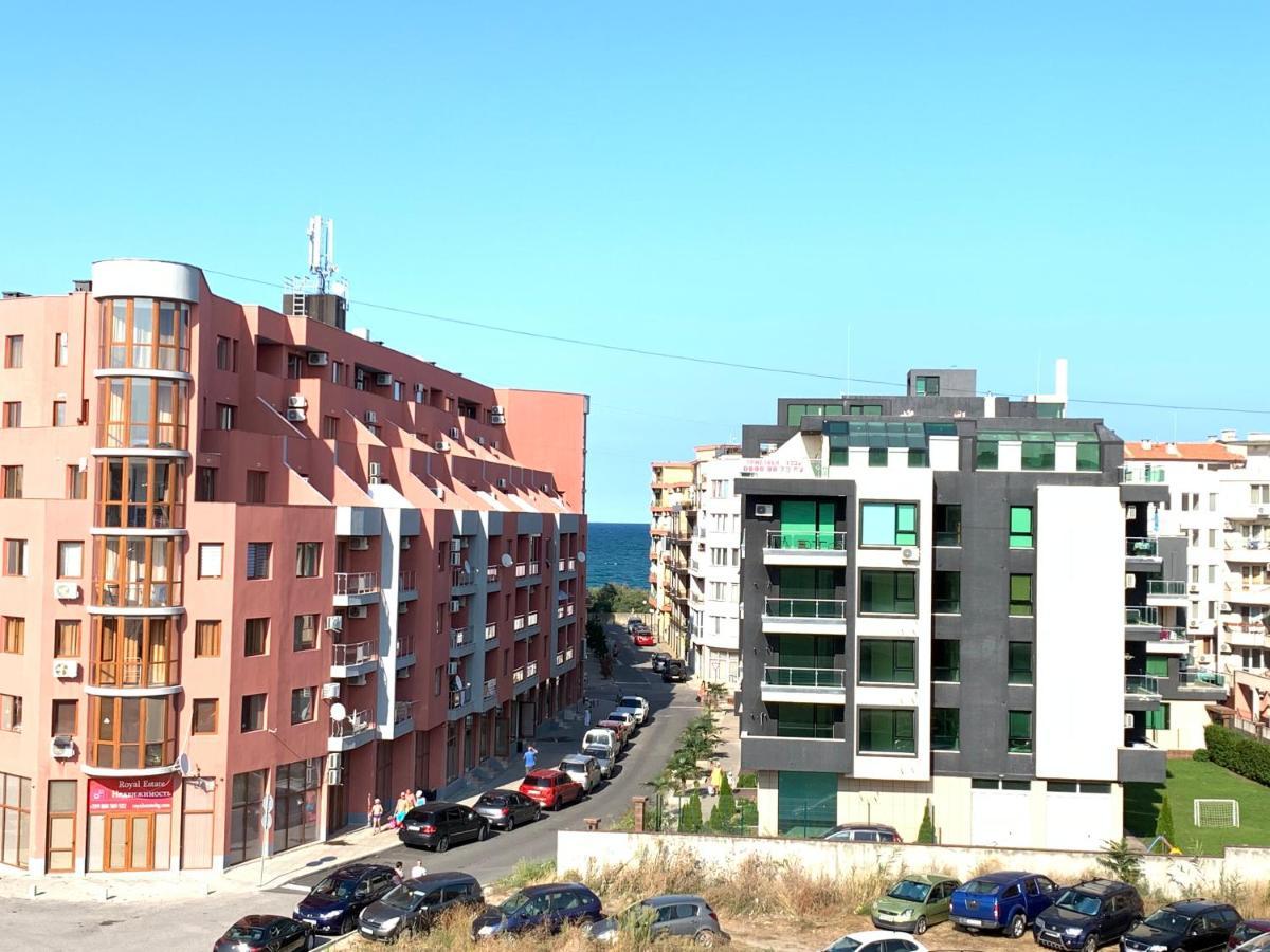 Sunny Days Luxury Apartment Поморие Екстериор снимка